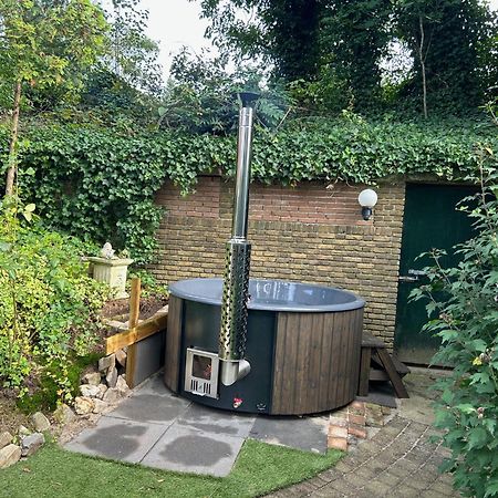 Вилла Bosboerderij De Goudsberg Met Hottub In Tuin Люнтерен Экстерьер фото